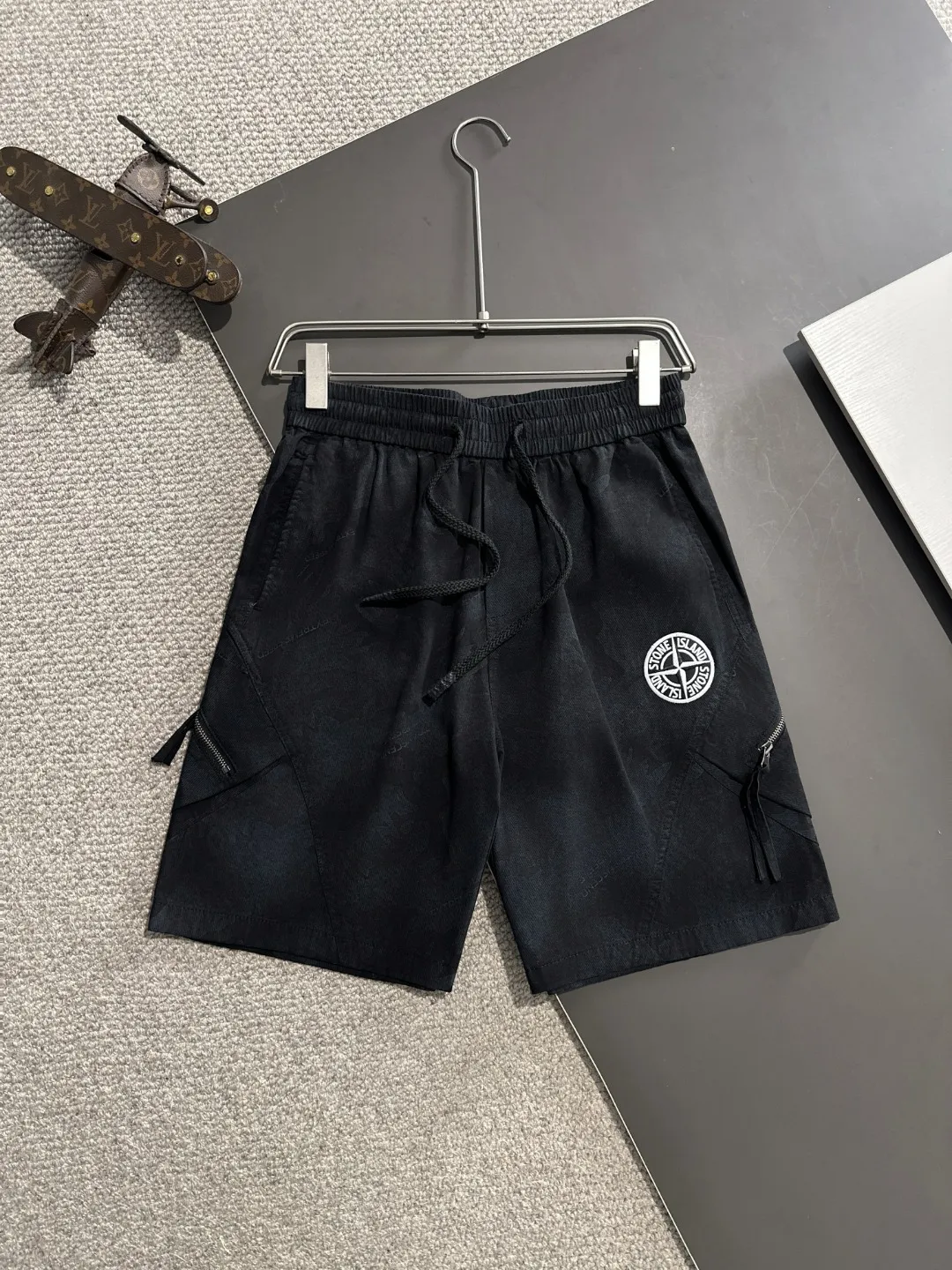 🅿️330 next day shipping, high-end goods, Stone Island 2025 spring and summer new elastic band casual shorts, counter-customized fabrics, high breathability and comfort, impeccable details, brand element design concept, reflecting high quality. It feels delicate and soft! It presents a casual cut and the upper body shape is great! Size: M-4XL
